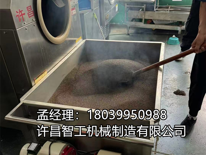河北客戶來(lái)廠試機(jī)，芝麻炒制飄香！